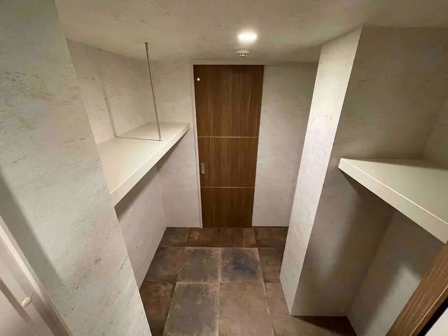 Wolf Pack Apartment 22 Осака